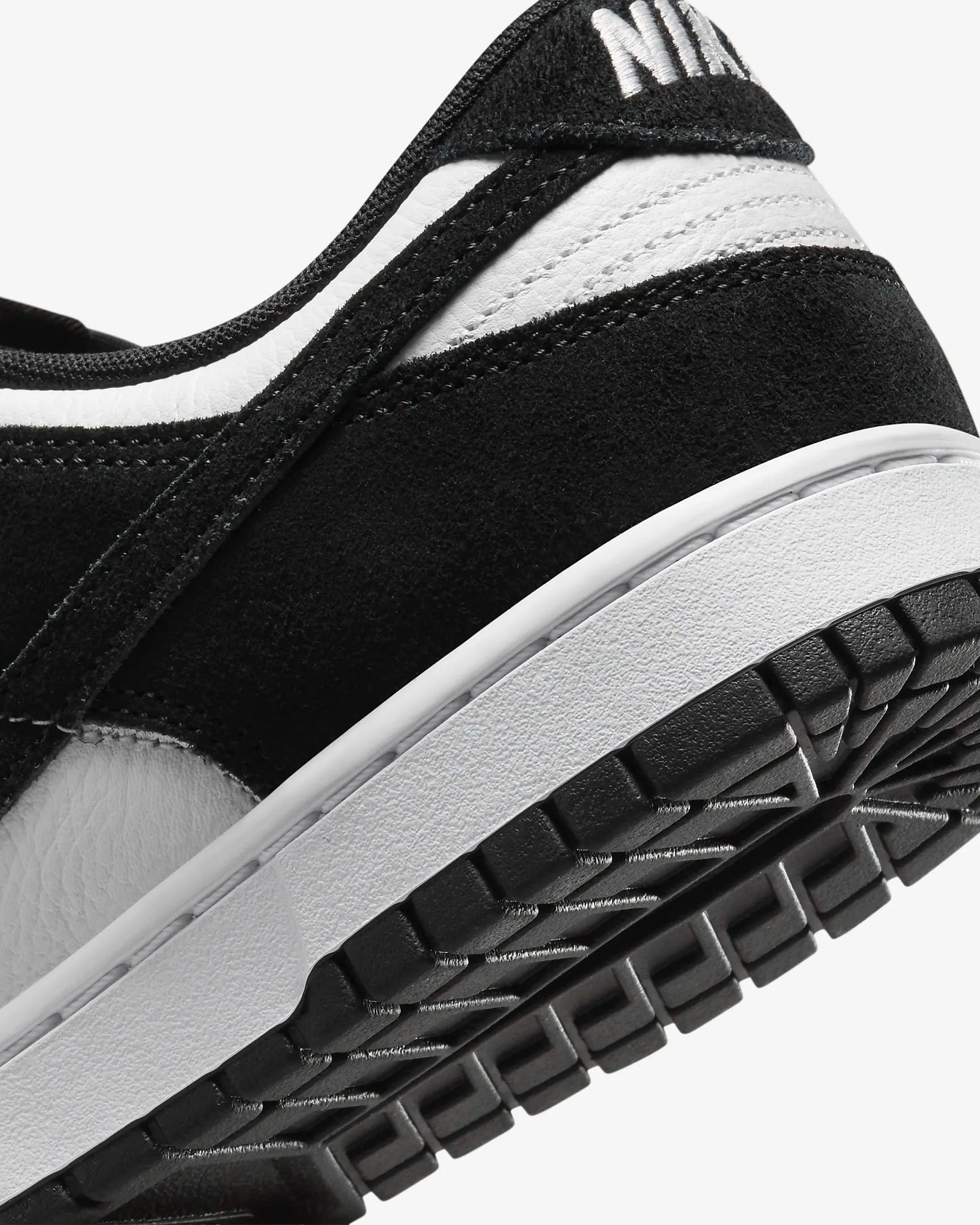 NIKE DUNK LOW RETRO SE BLACK/WHITE