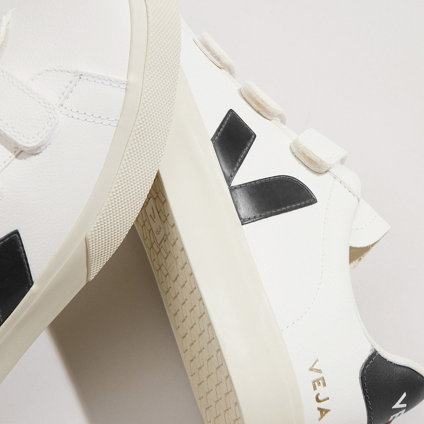 TENIS VEJA RECIFE CHROMEFREE LEATHER EXTRA WHITE/BLACK