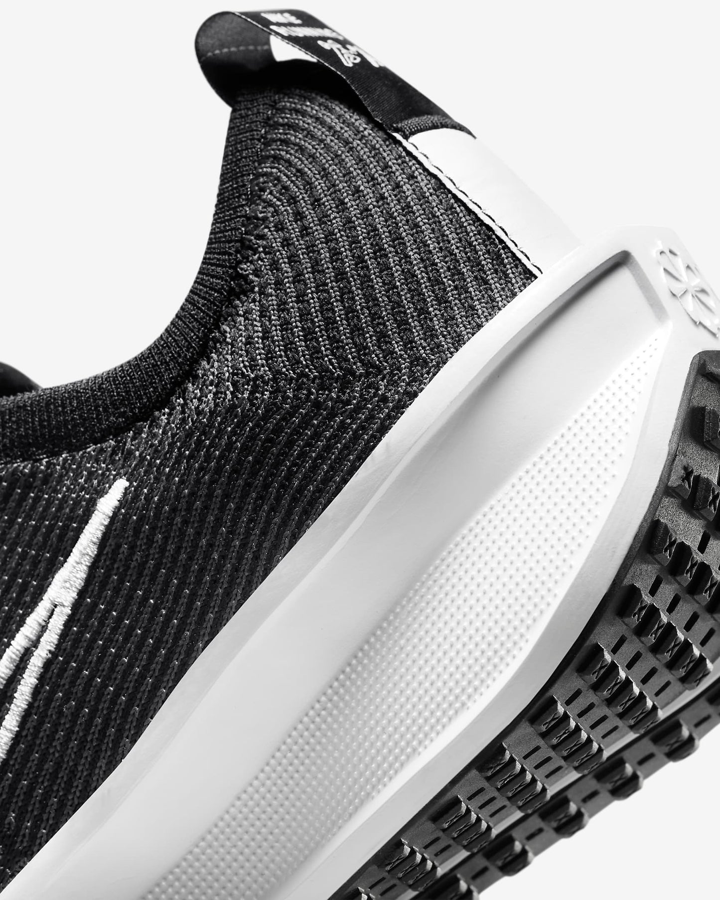 NIKE INTERACT RUN BLK/WHT