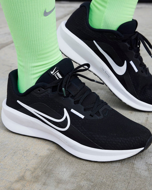 NIKE DOWNSHIFTER 13 BLACK/WHITE