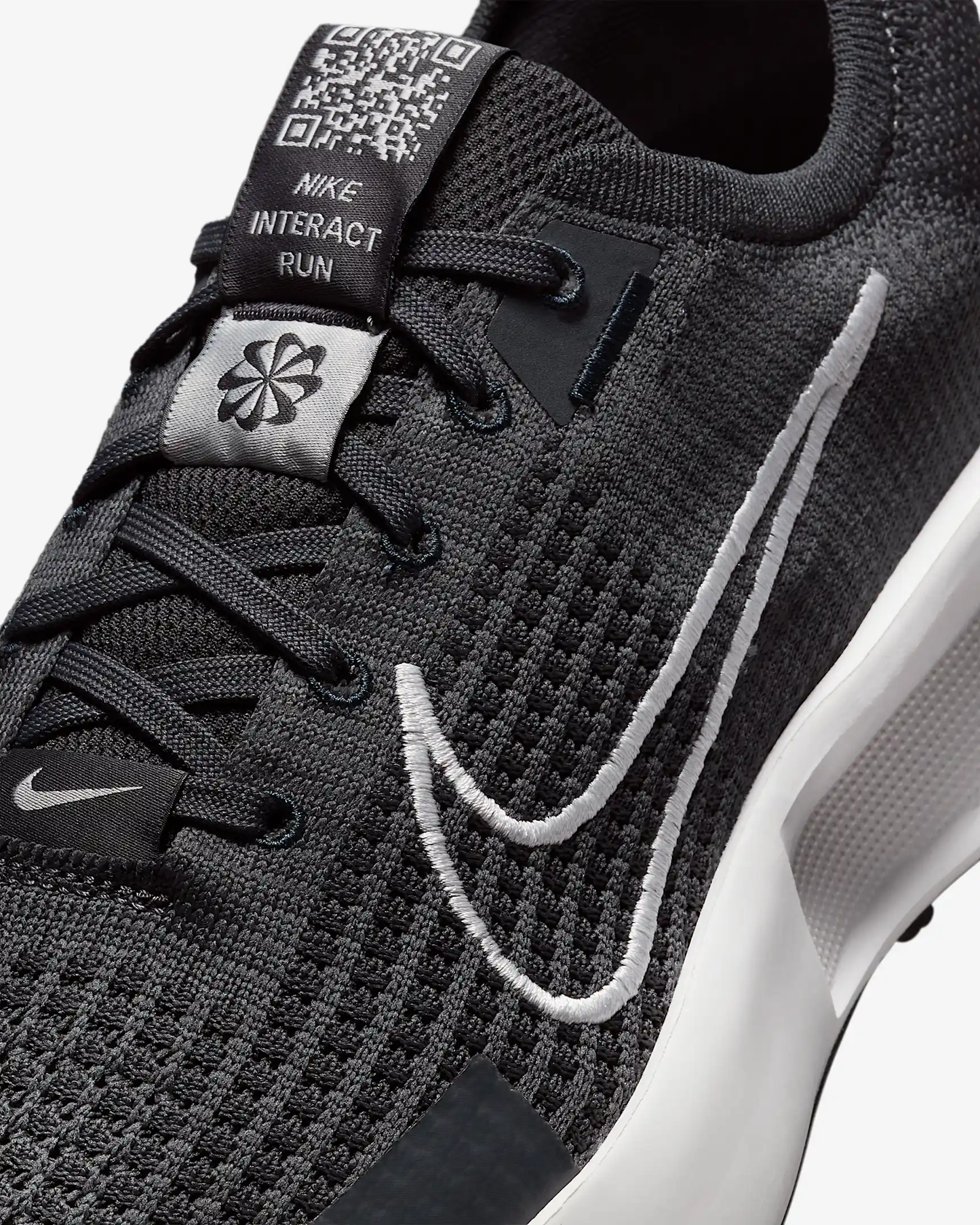 NIKE INTERACT RUN BLACK/WHT